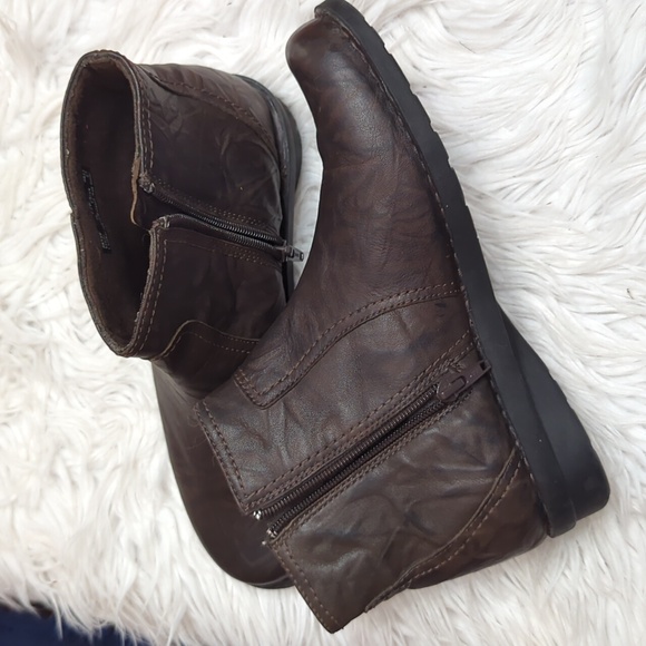 Clarks Bendable Dark Brown Leather Ankle Boots with Zipper - Picture 8 of 10